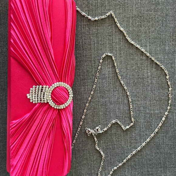 Elegant vintage hot pink clutch with diamanté detail and silver chain - Picture 1 of 6